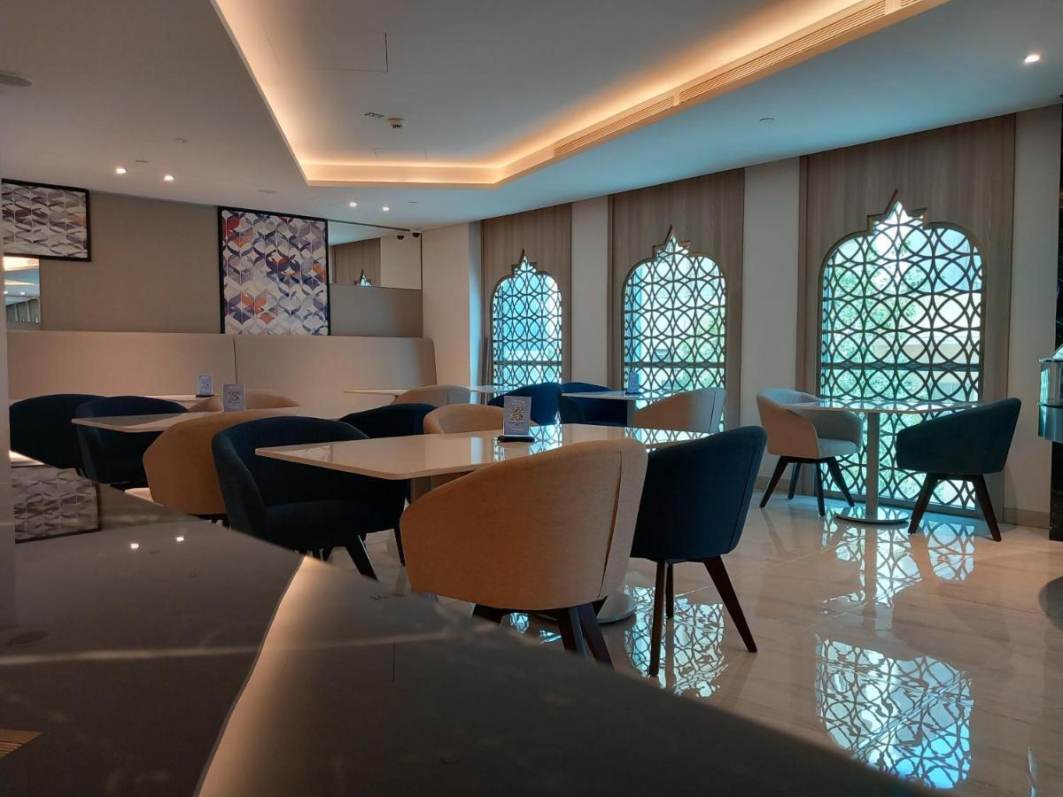 C - Hotel And Suites Доха Экстерьер фото