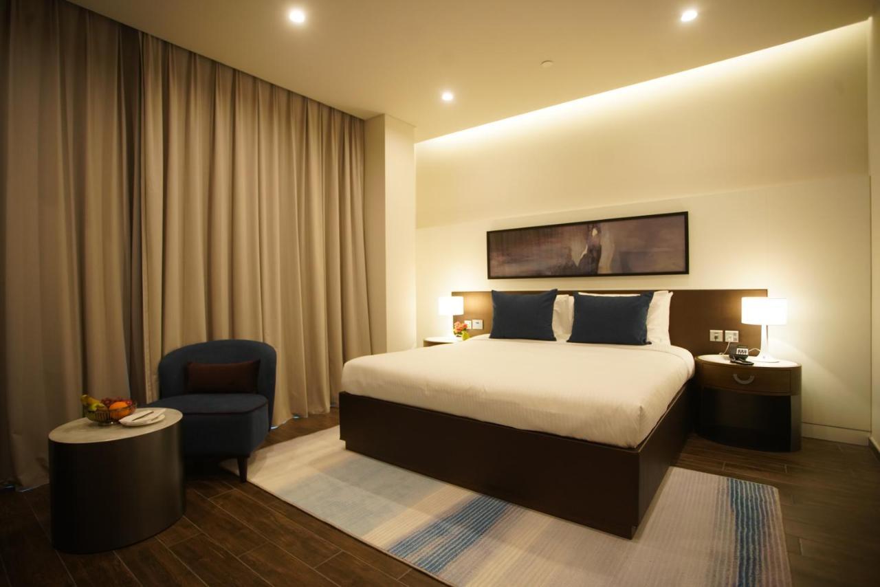 C - Hotel And Suites Доха Экстерьер фото