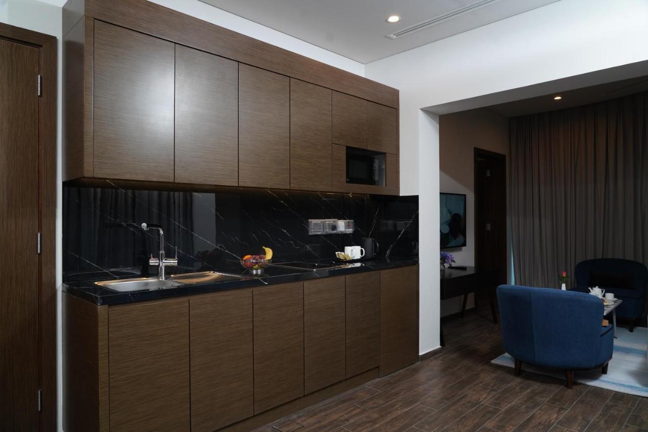 C - Hotel And Suites Доха Экстерьер фото