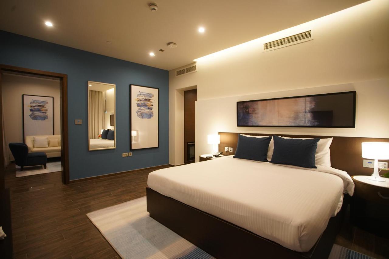 C - Hotel And Suites Доха Экстерьер фото