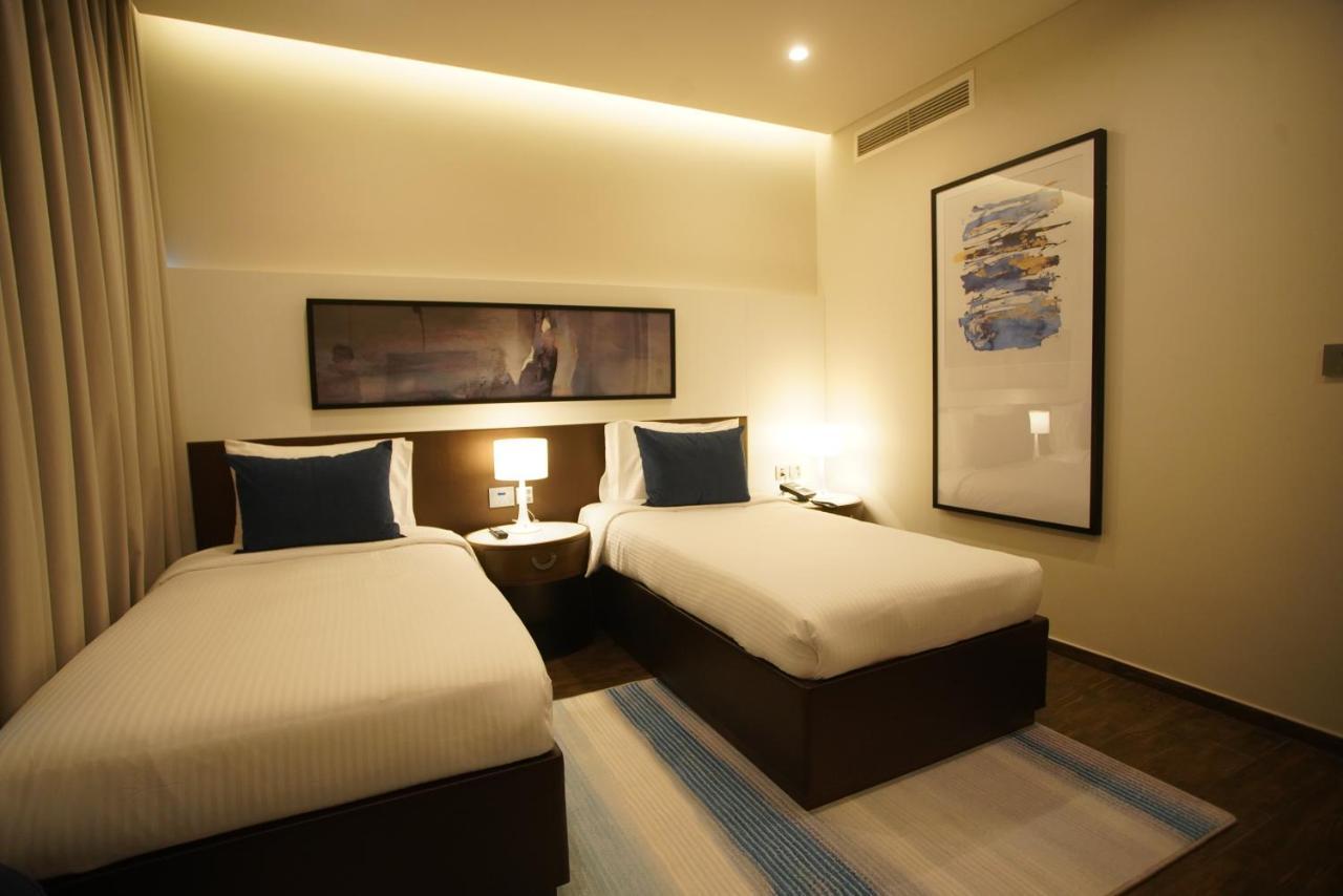 C - Hotel And Suites Доха Экстерьер фото
