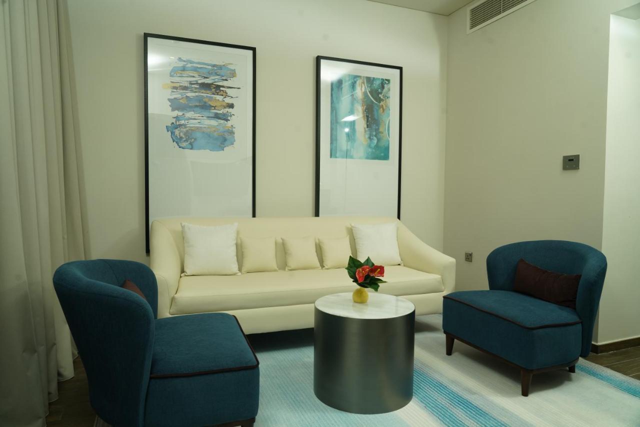 C - Hotel And Suites Доха Экстерьер фото