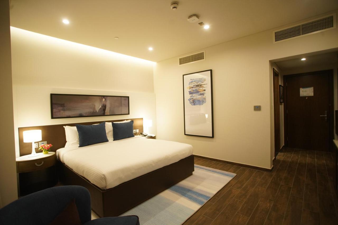 C - Hotel And Suites Доха Экстерьер фото