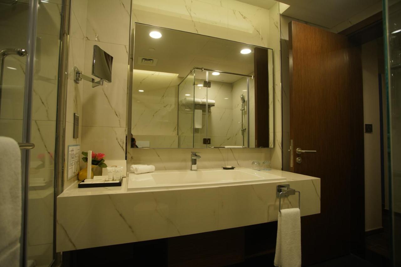 C - Hotel And Suites Доха Экстерьер фото