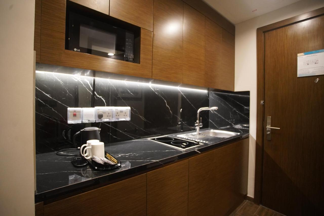 C - Hotel And Suites Доха Экстерьер фото