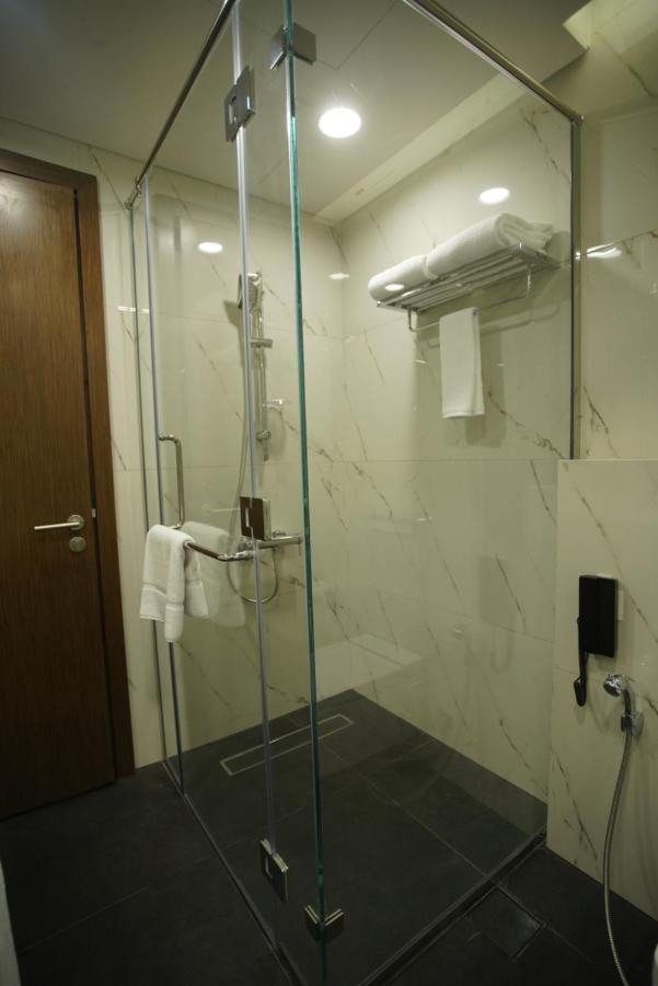C - Hotel And Suites Доха Экстерьер фото