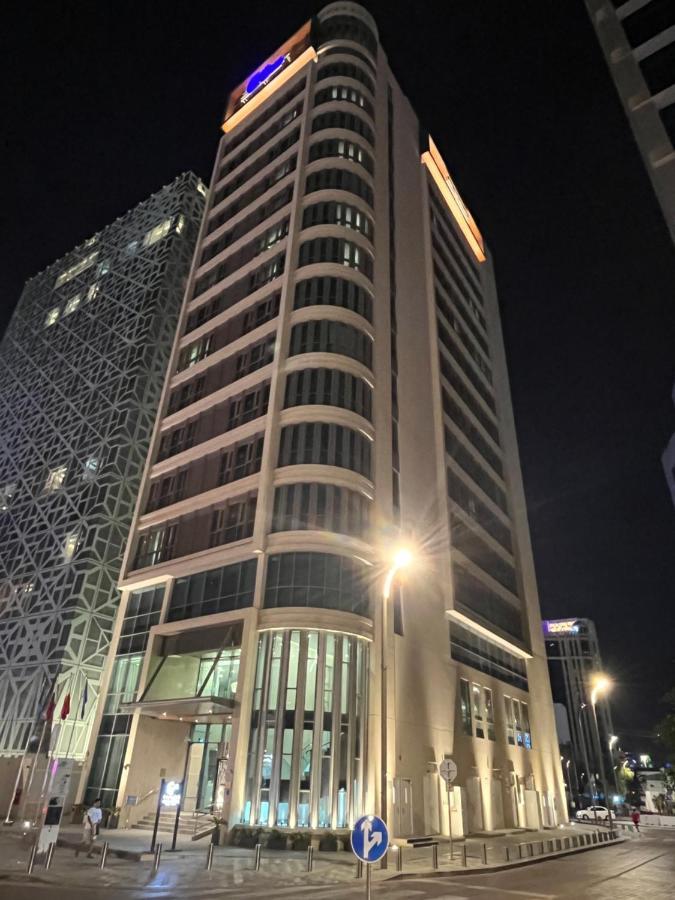 C - Hotel And Suites Доха Экстерьер фото