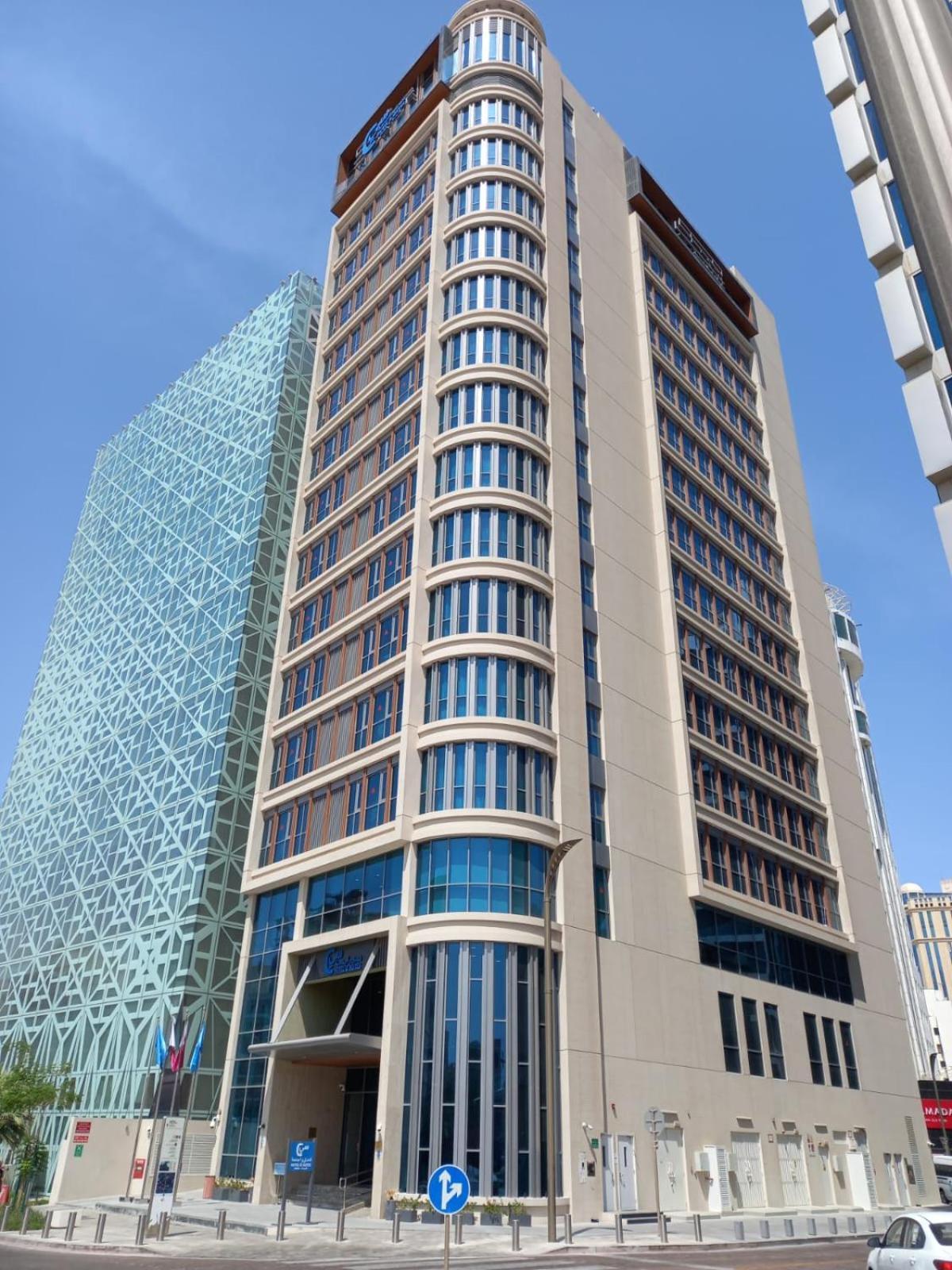 C - Hotel And Suites Доха Экстерьер фото