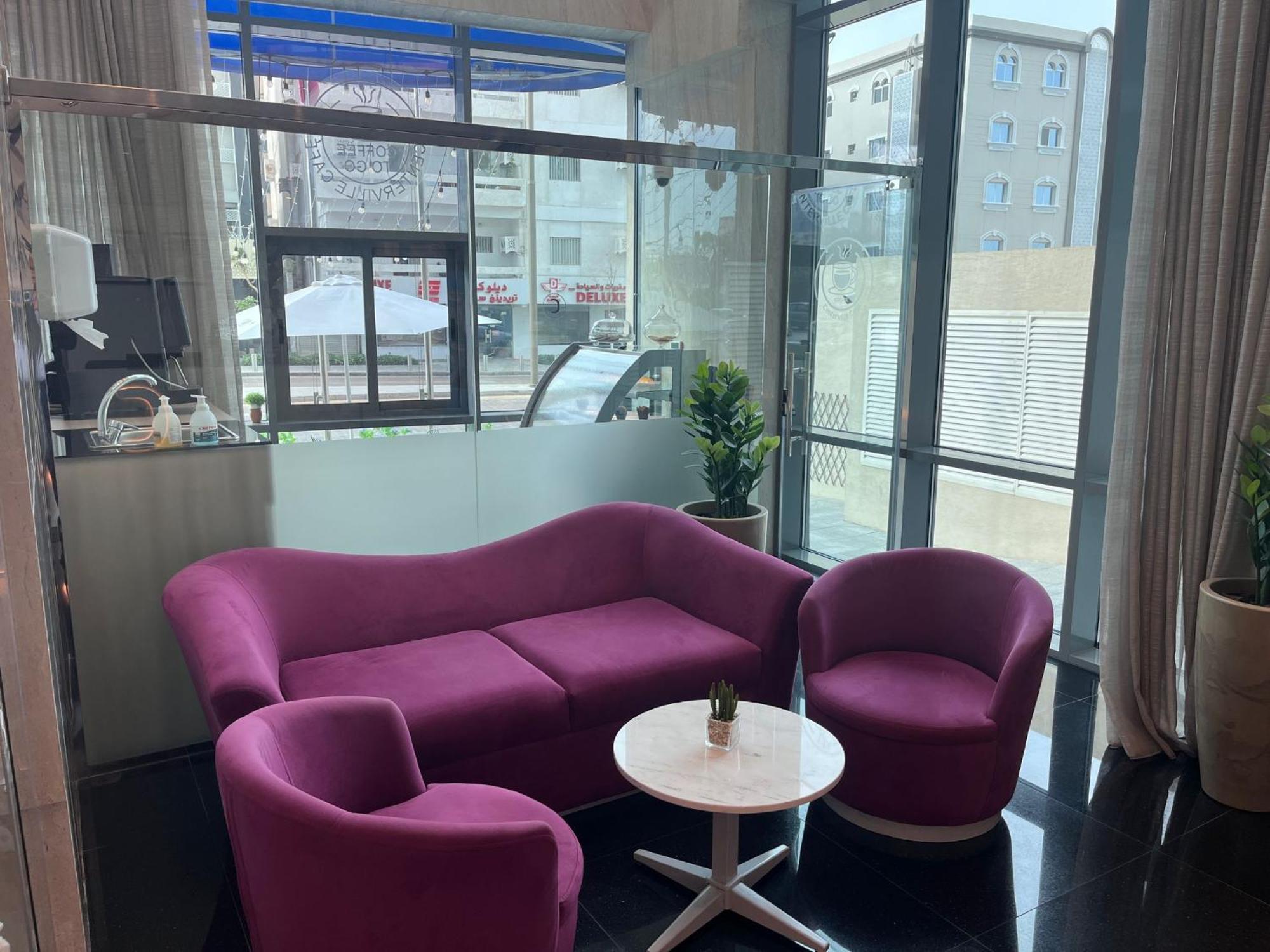 C - Hotel And Suites Доха Экстерьер фото